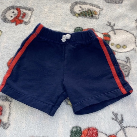 ❣️Carter’s❣️Assortment of Boy’s 18 months Shorts and Onesies - Picture 4 of 11